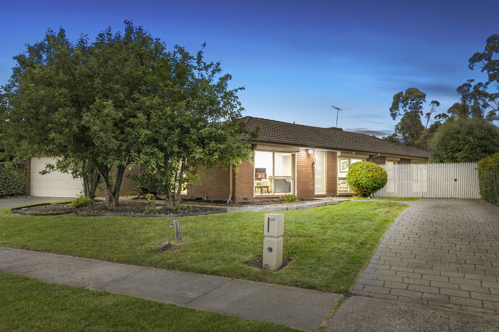 154 Waradgery Drive, Rowville VIC 3178