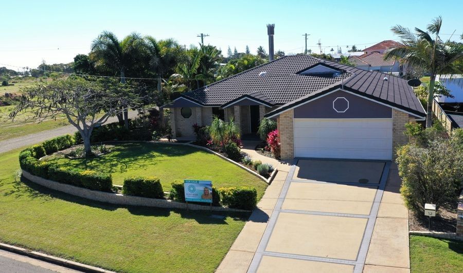 5 bedrooms House in 12 Hansen street BURNETT HEADS QLD, 4670