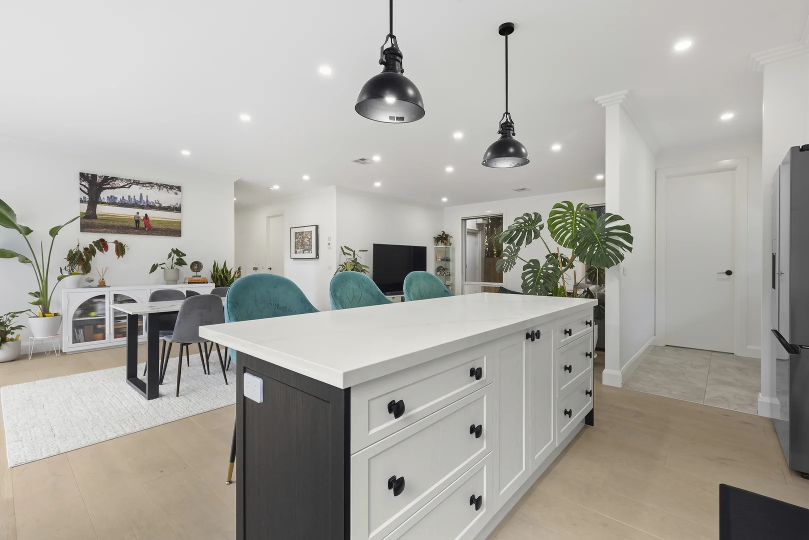 Additional image 8 of 2/16 Hampshire Road, Glen Waverley VIC 3150