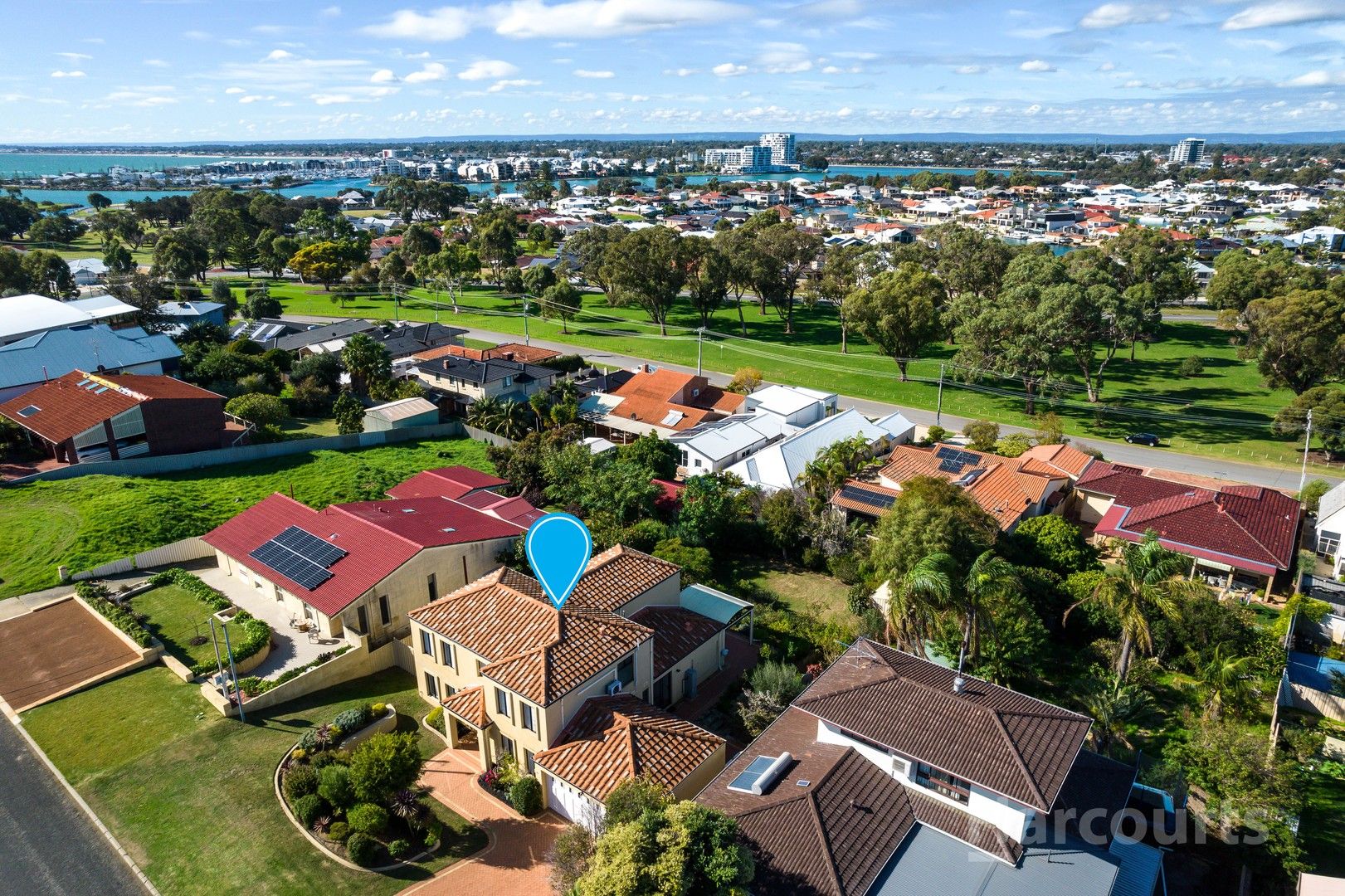 4 bedrooms House in 23 Muir Place HALLS HEAD WA, 6210