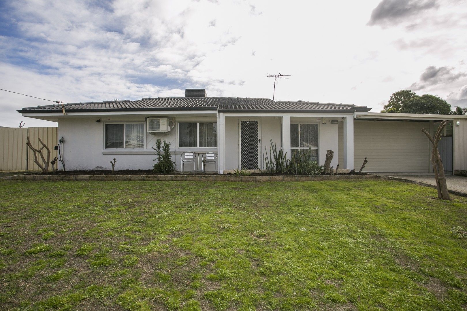 3 bedrooms House in 10 Roderick Close GOSNELLS WA, 6110