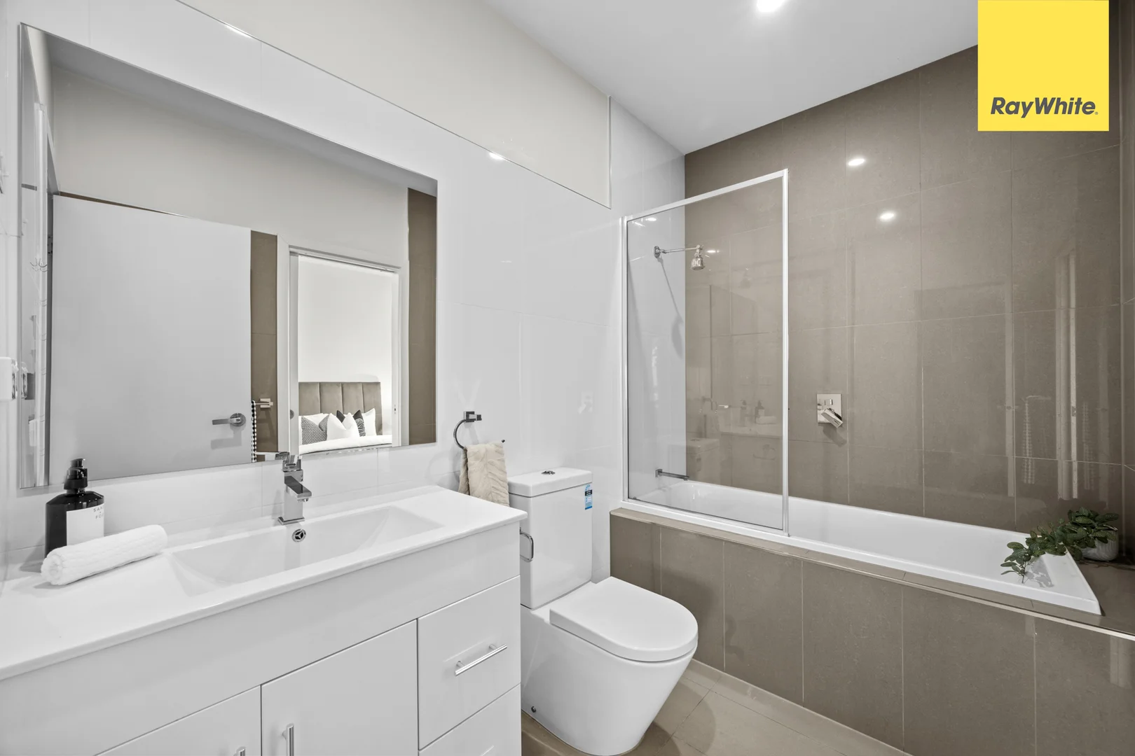 Additional image 16 of 4/1 Erskine Avenue, Reservoir VIC 3073