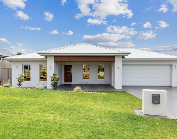 16 Pooginook Place, Bourkelands NSW 2650