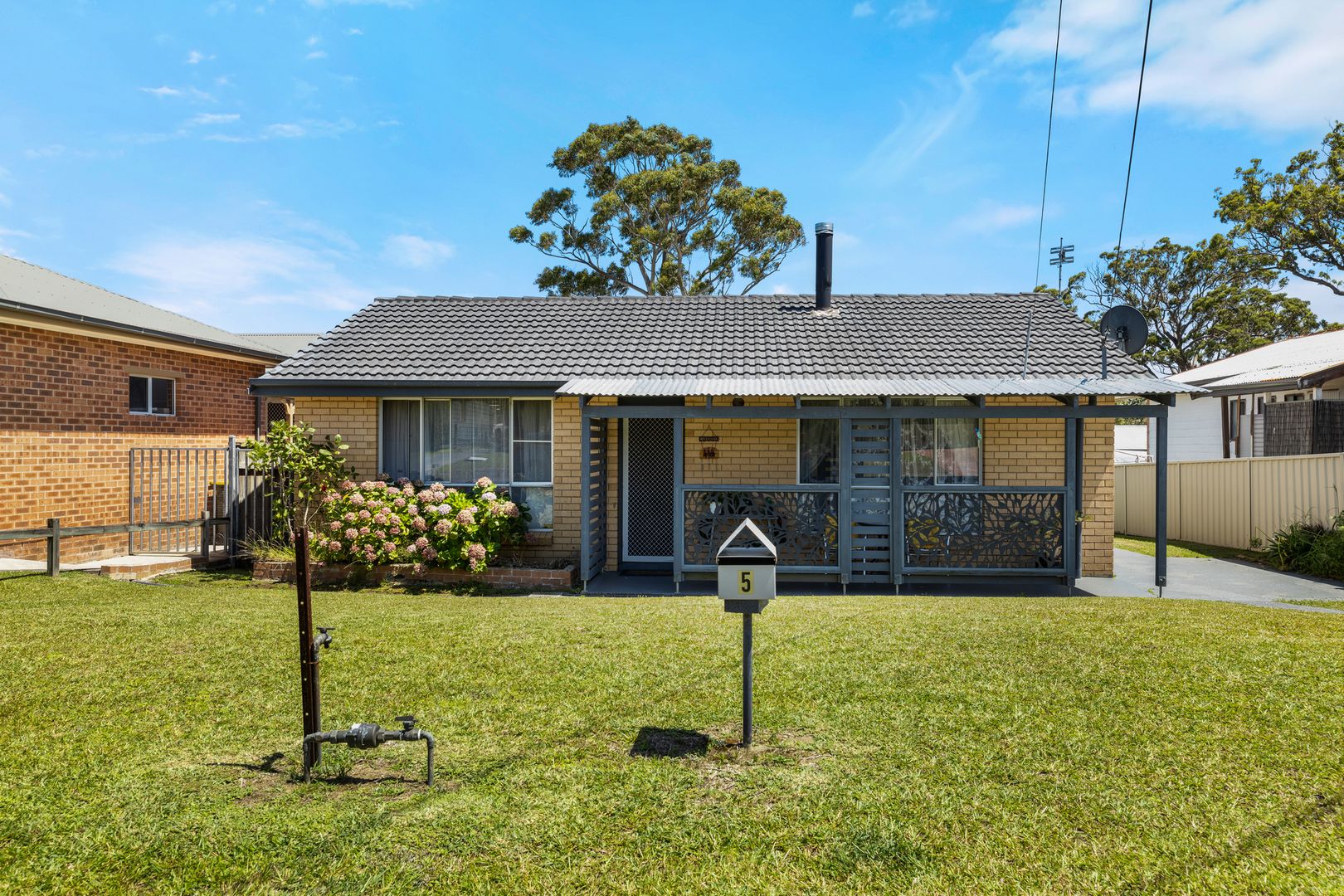 3 bedrooms House in 5 Gibson Crescent SANCTUARY POINT NSW, 2540