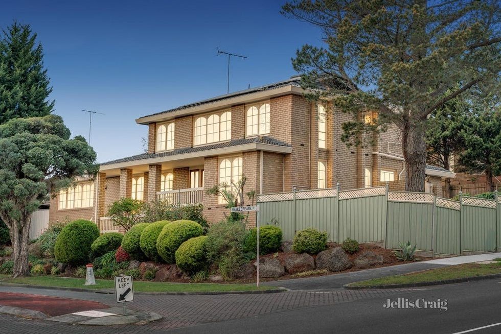 5 bedrooms House in 299 Serpells Road TEMPLESTOWE VIC, 3106