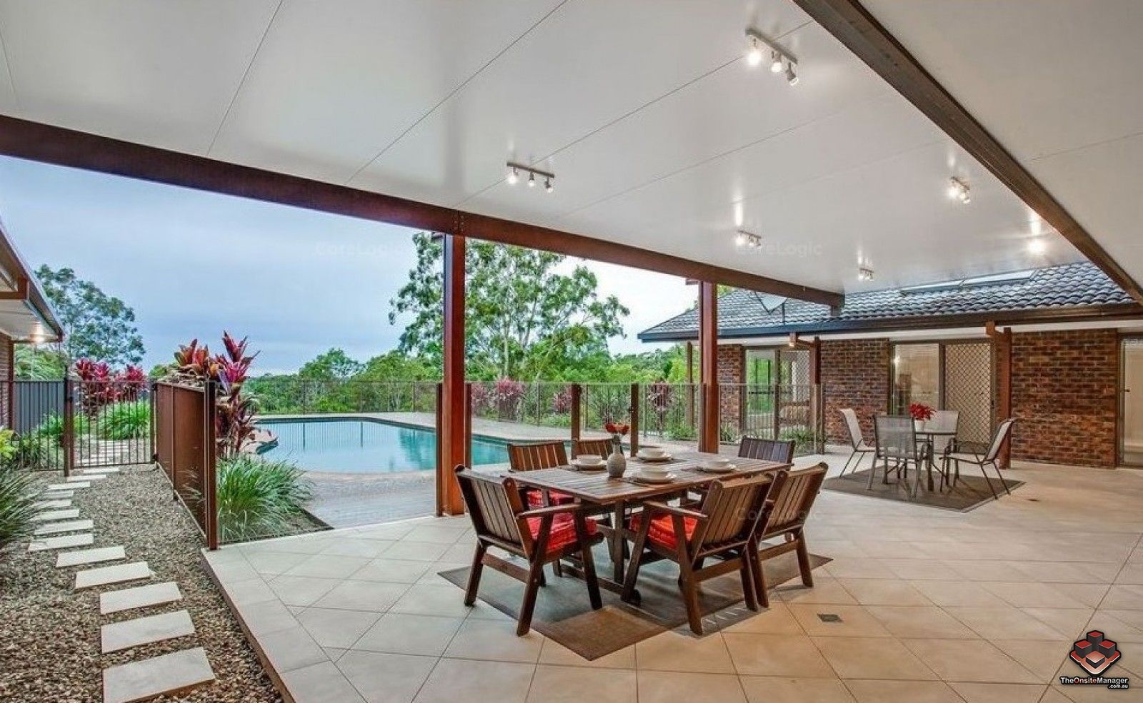 6 bedrooms House in 9 Alkira Way WORONGARY QLD, 4213