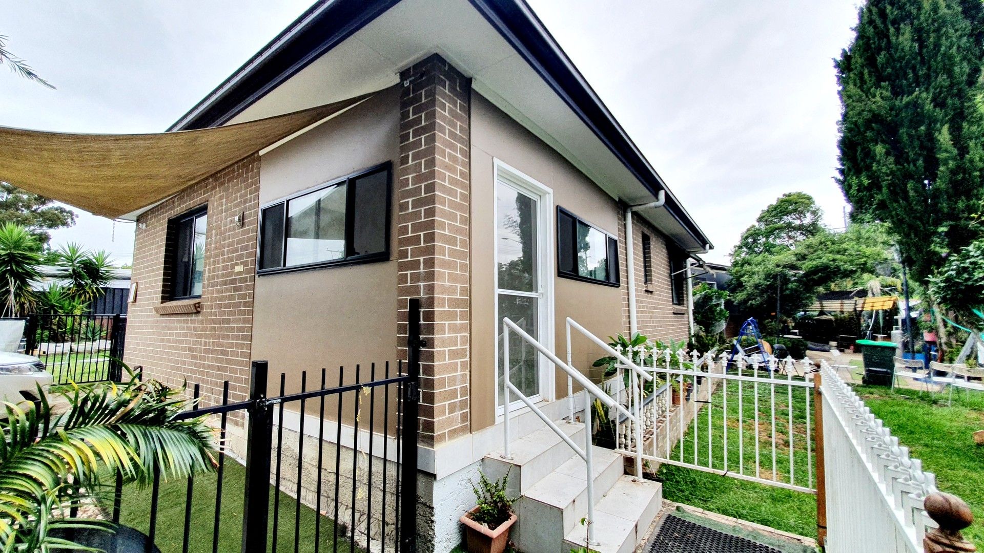 2 bedrooms Duplex in 86 Oakes Rd CARLINGFORD NSW, 2118