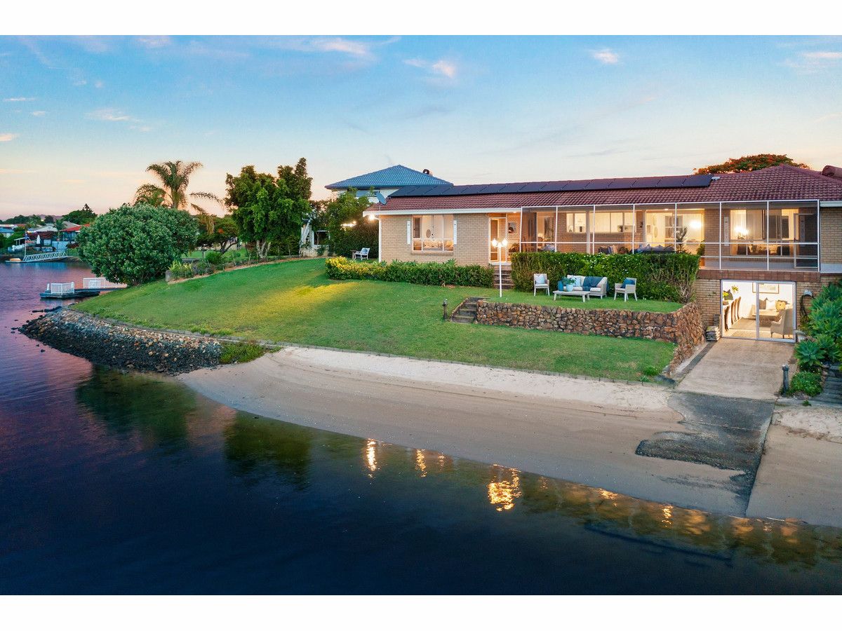 4 bedrooms House in 12 Wyuna Street BROADBEACH WATERS QLD, 4218