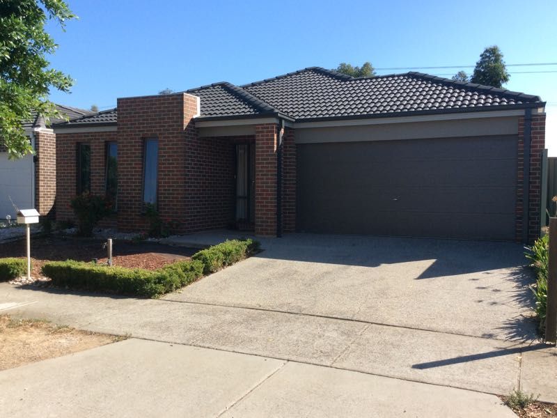3 bedrooms House in 9 Gardenia Way CAROLINE SPRINGS VIC, 3023