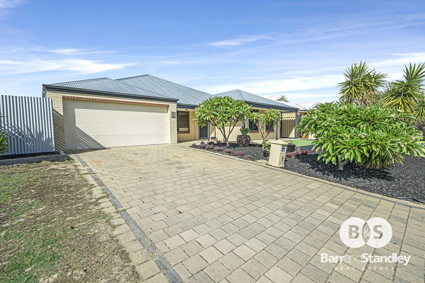 4 bedrooms House in 8 Gascoyne Circle MILLBRIDGE WA, 6232