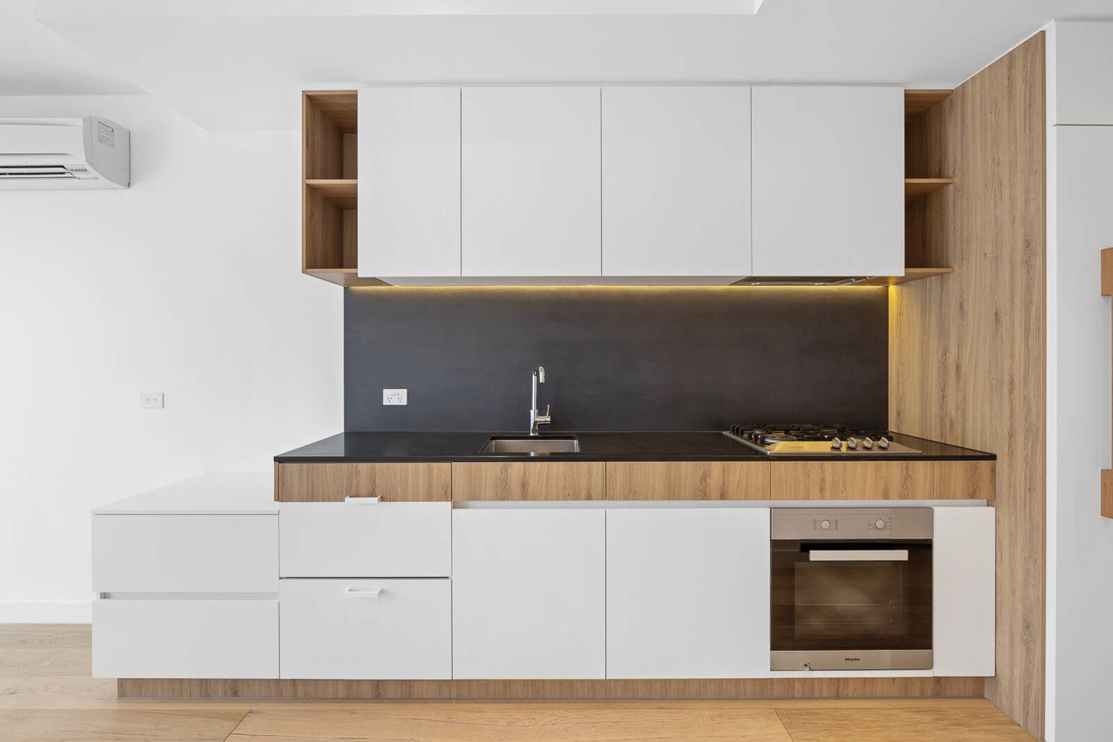 2 bedrooms Apartment / Unit / Flat in 104/740 Station Street BOX HILL VIC, 3128