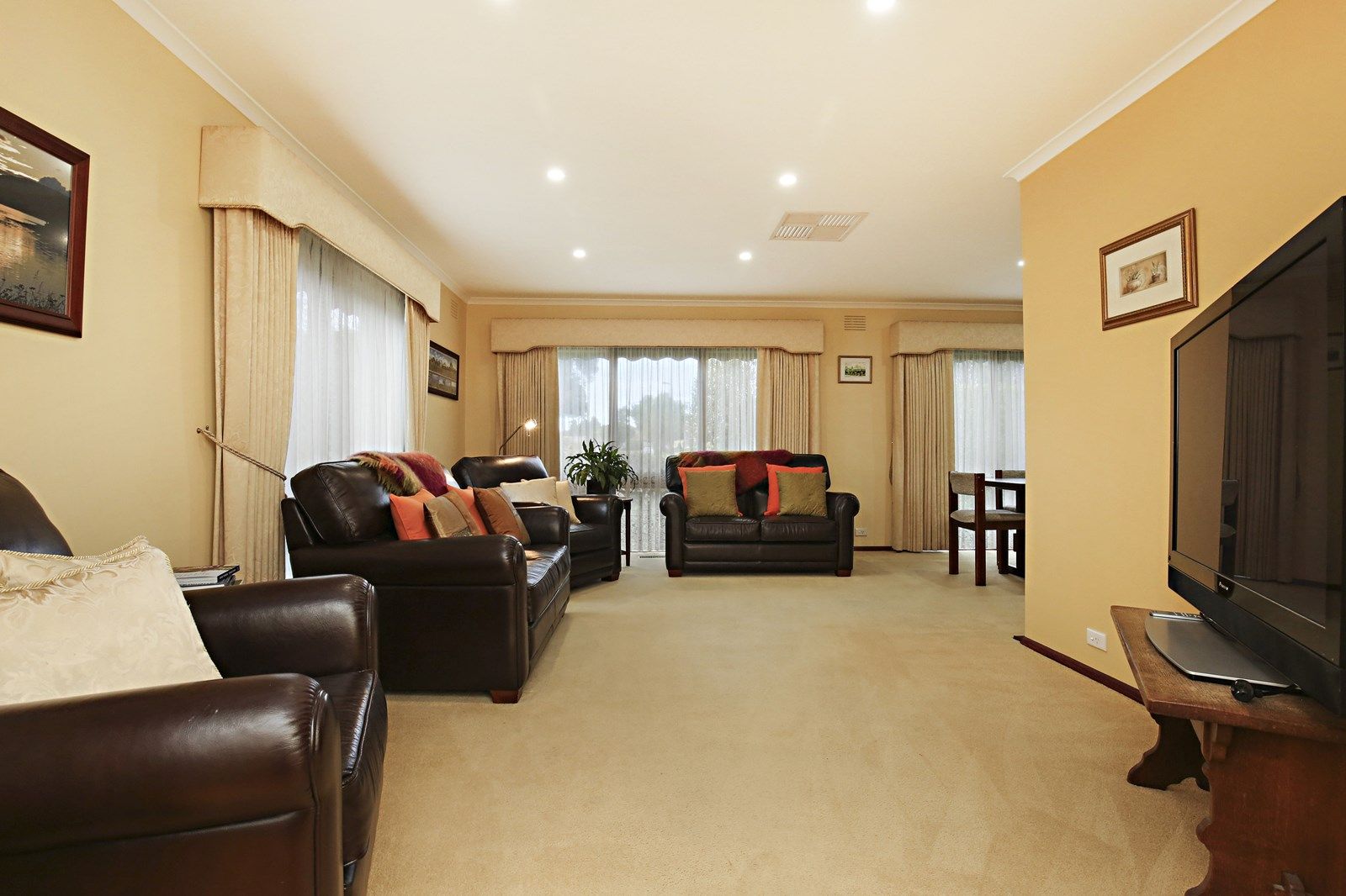 6 Finchley Court, Epping VIC 3076, Image 2