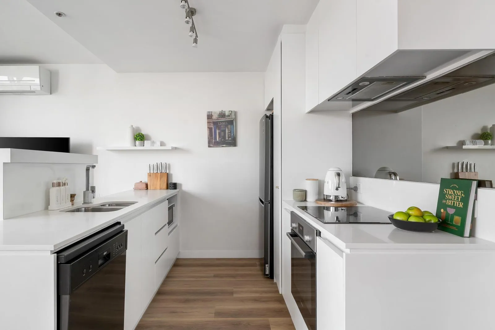 The Chance To Live In A Landmark 'TRILOGI' - View 3