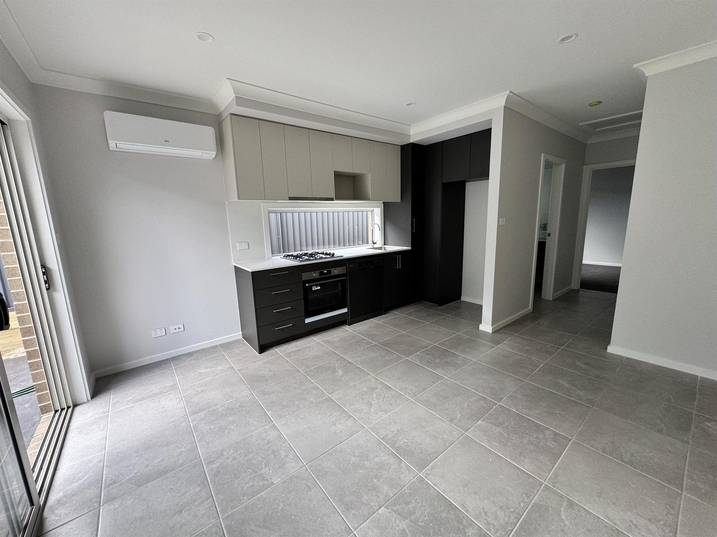 1 bedrooms House in 164a Copperfield Drive ROSEMEADOW NSW, 2560