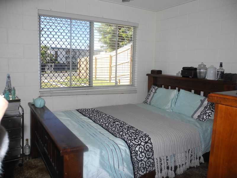 28 Campbell Street, CLINTON QLD 4680, Image 2