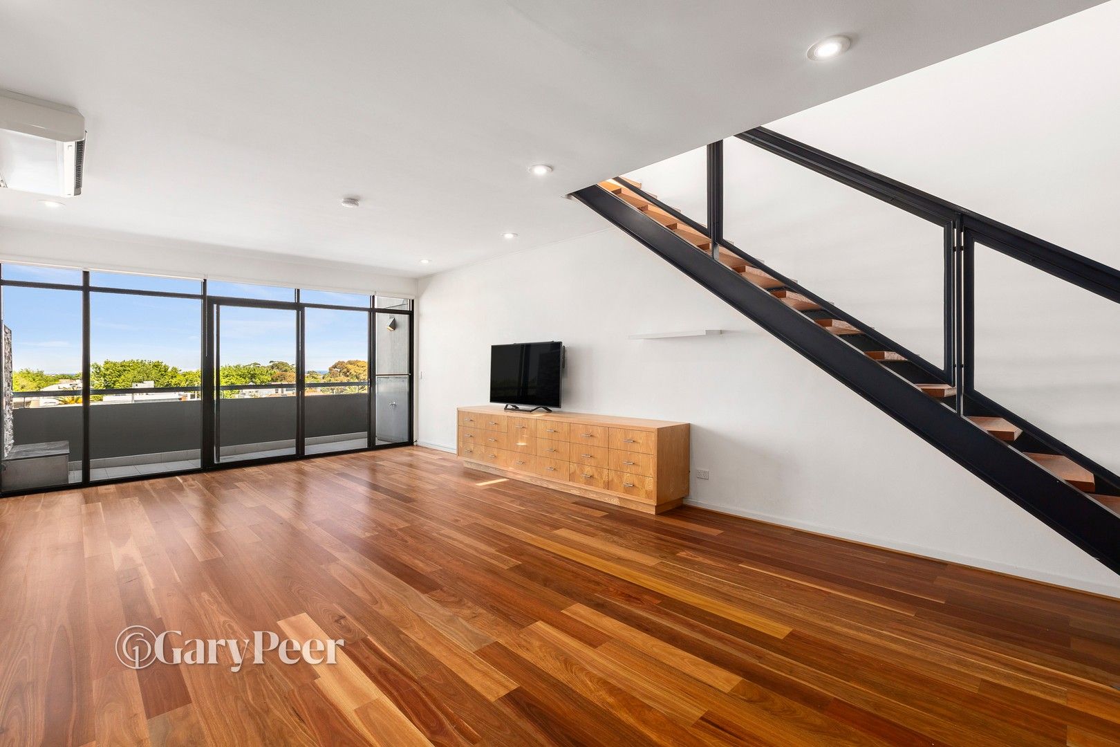 2 bedrooms Apartment / Unit / Flat in 14/185 Barkly St ST KILDA VIC, 3182