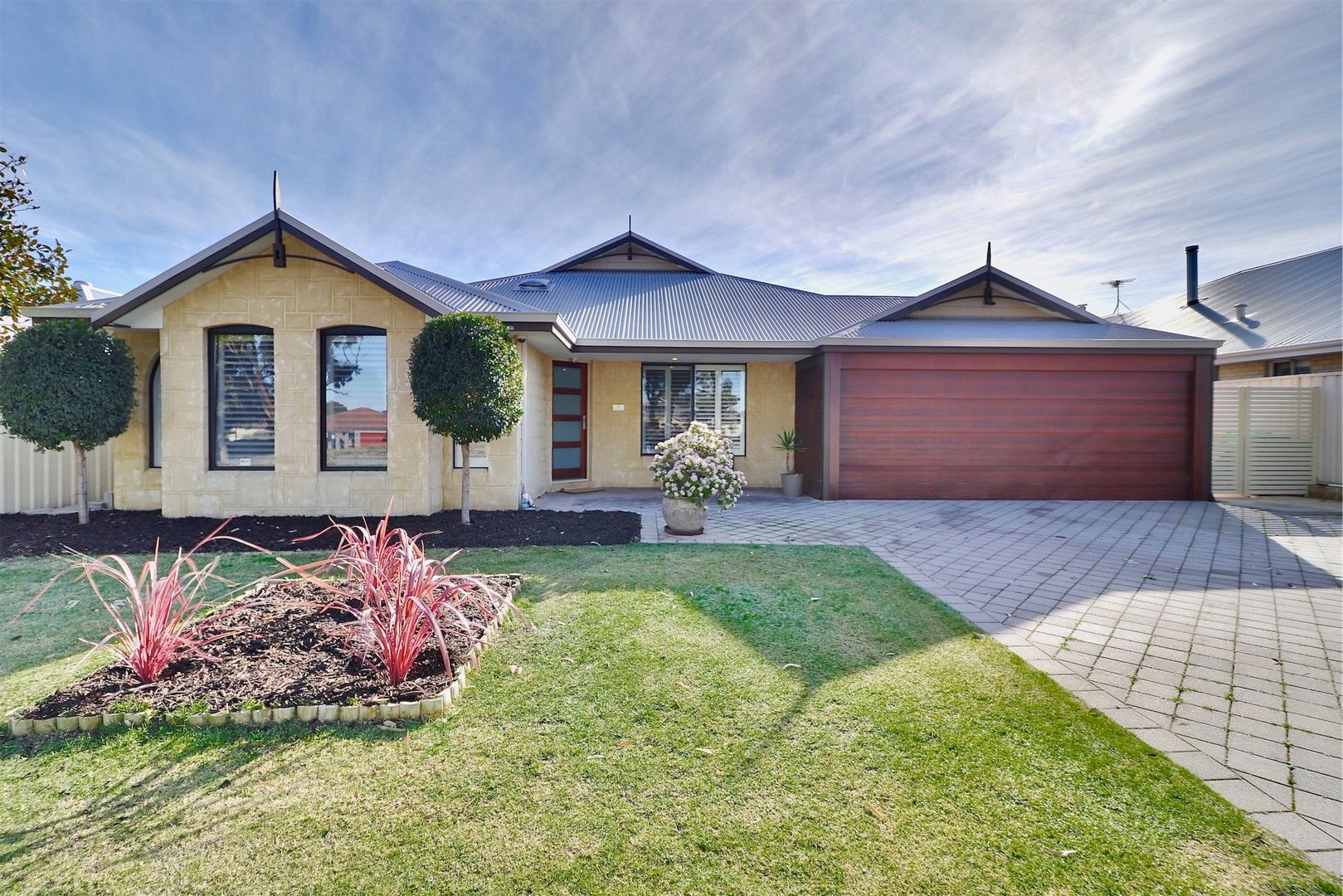 4 bedrooms House in 38 Arrowwood Loop SECRET HARBOUR WA, 6173