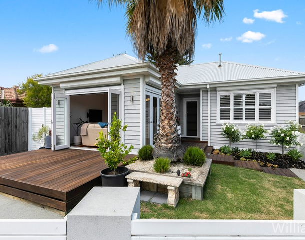 1/2 Bracken Grove, Altona VIC 3018