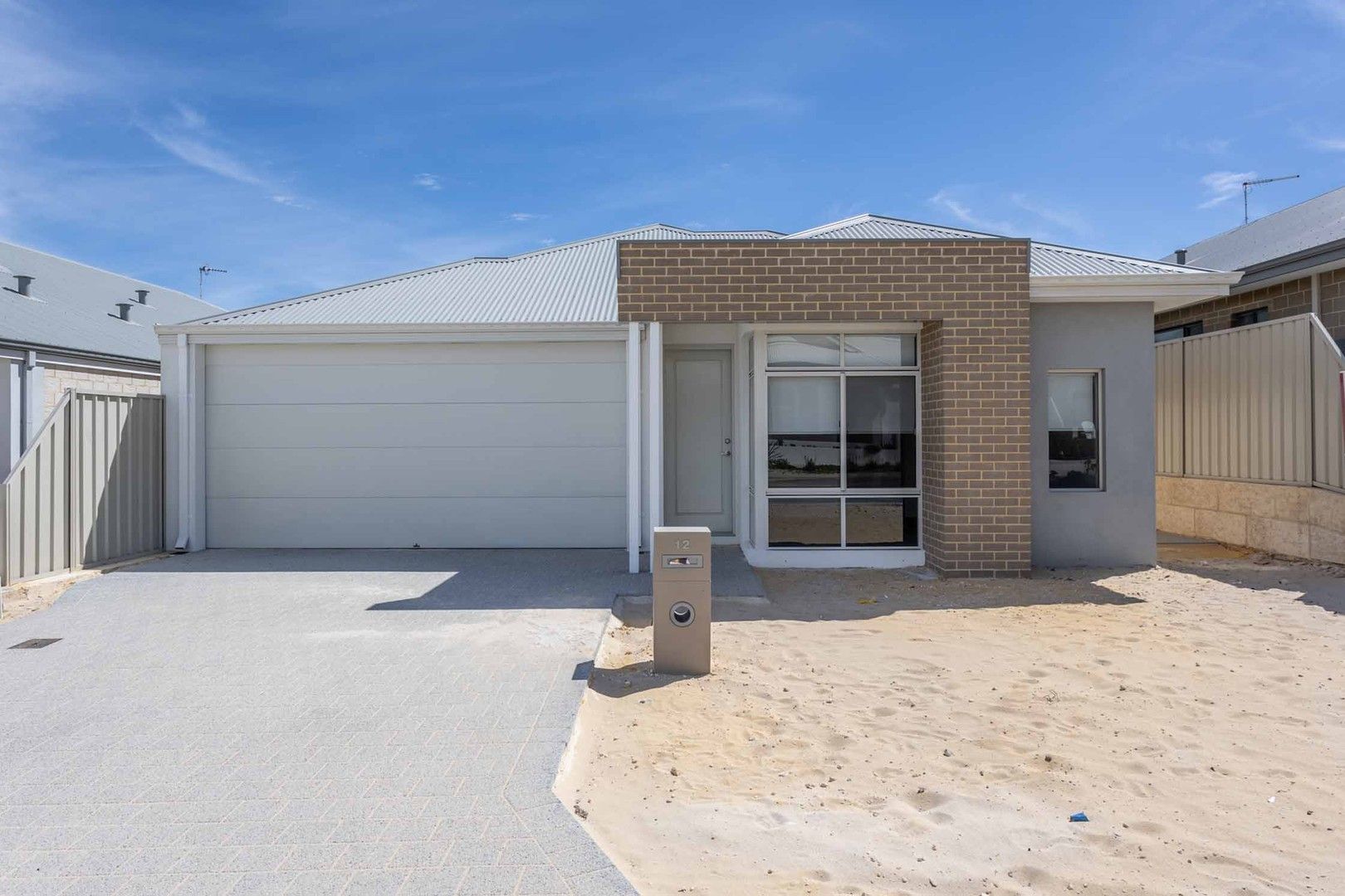 4 bedrooms House in 12 Paddle Way YANCHEP WA, 6035