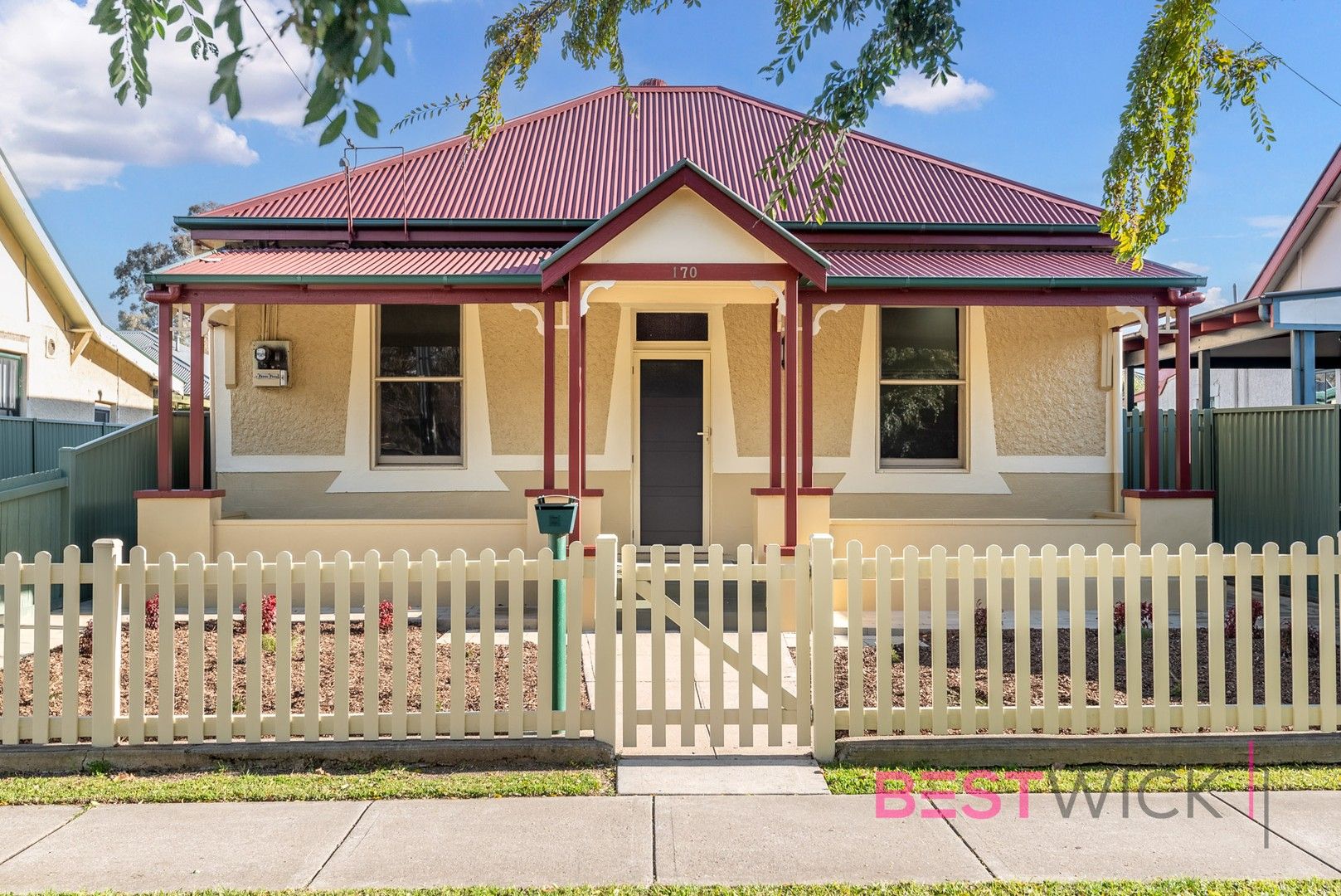 4 bedrooms House in 170 Lambert Street BATHURST NSW, 2795
