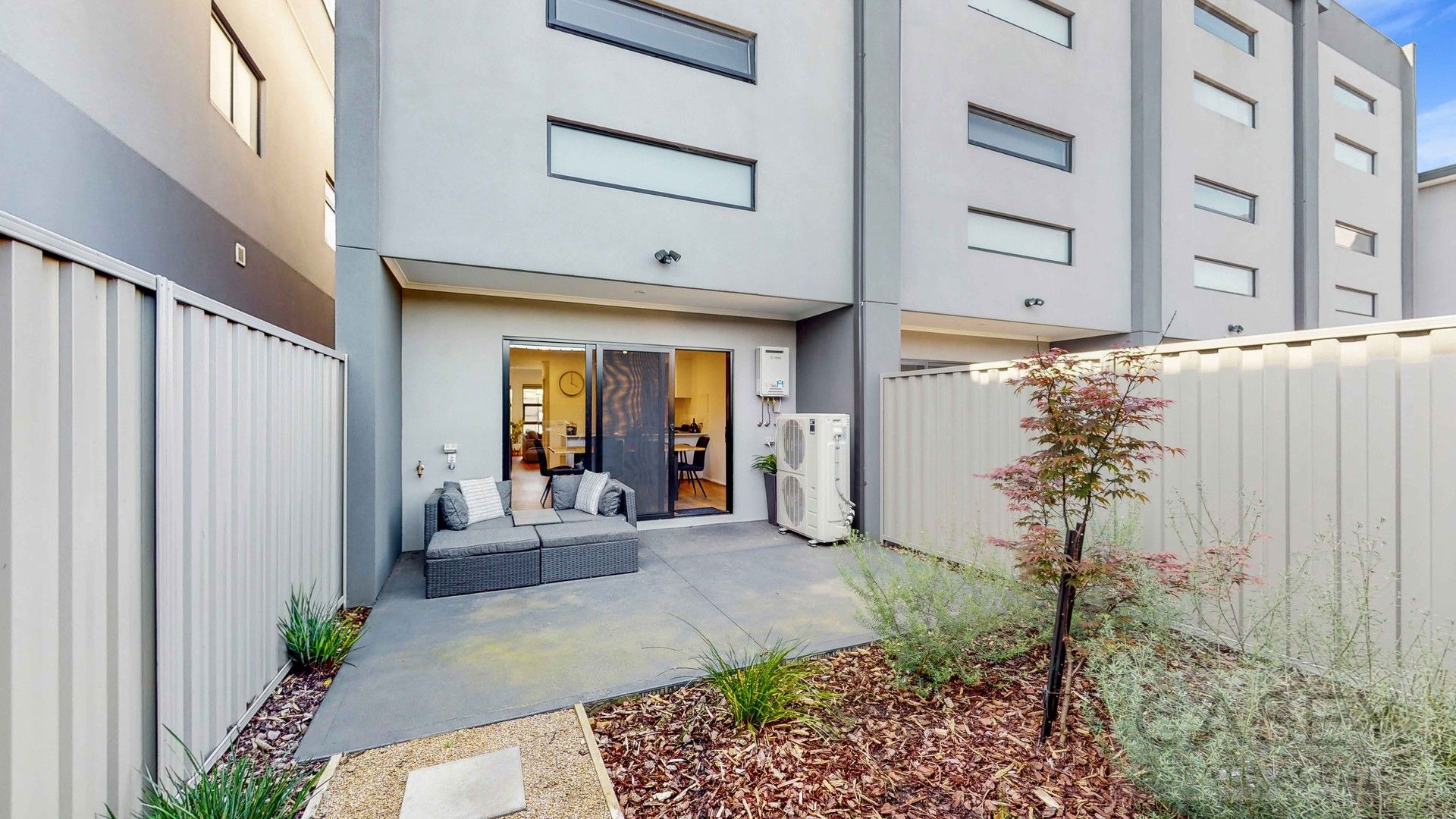 3 bedrooms Apartment / Unit / Flat in 19 Elmslie Drive CRANBOURNE EAST VIC, 3977