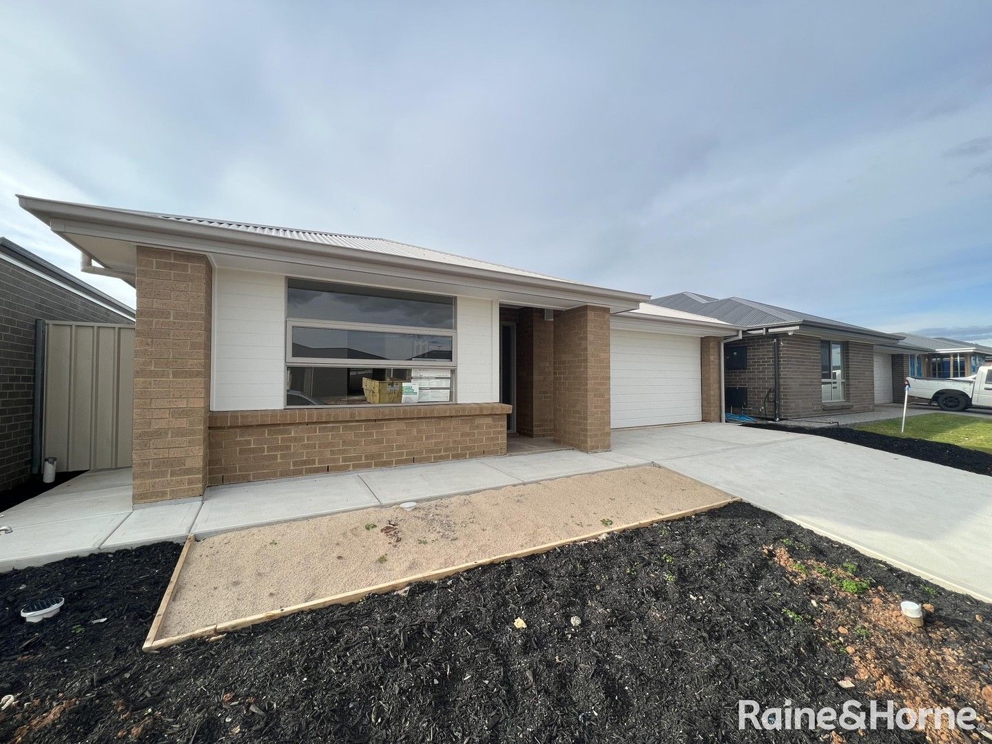 4 bedrooms House in 9 Aragon Court MUNNO PARA WEST SA, 5115