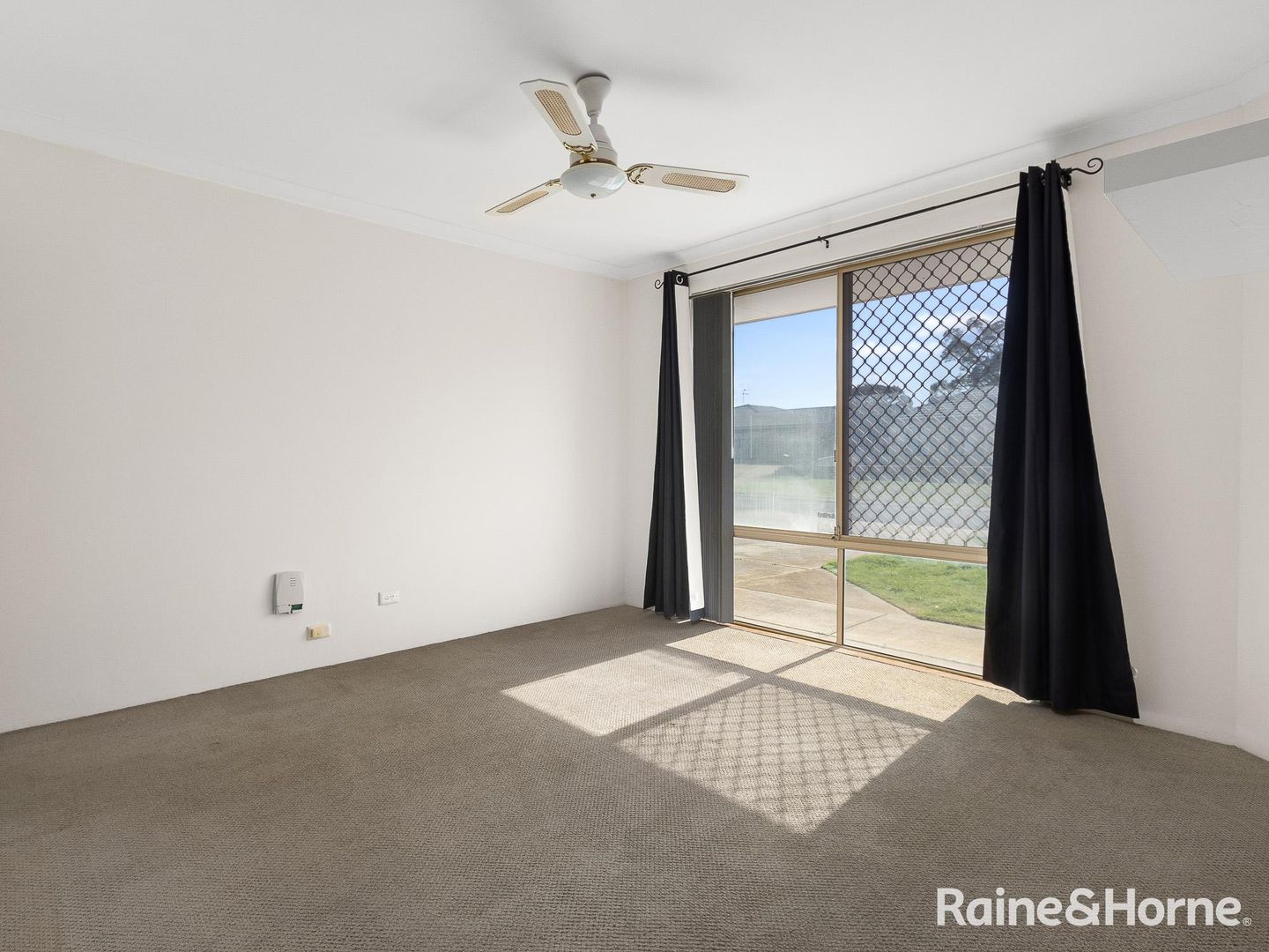 32 Erica Street, Coodanup WA 6210, Image 2