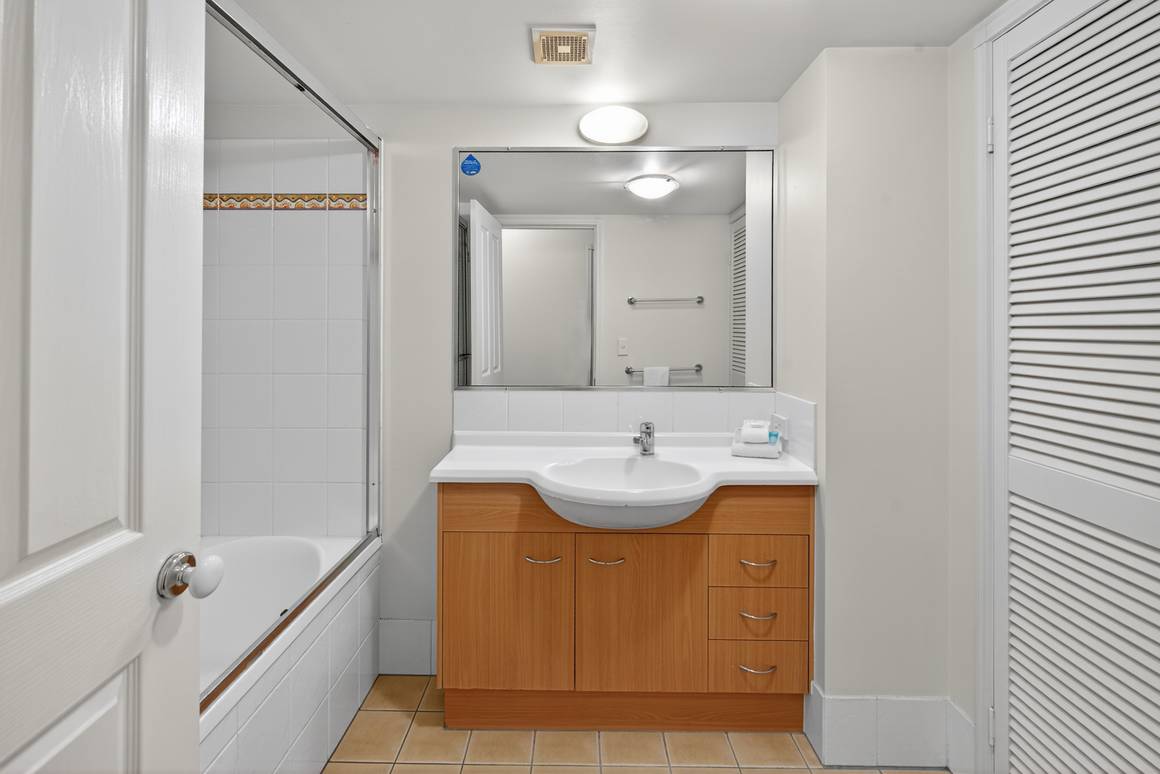 252/2360 Gold Coast Highway Mermaid Beach 4218 - Image 5