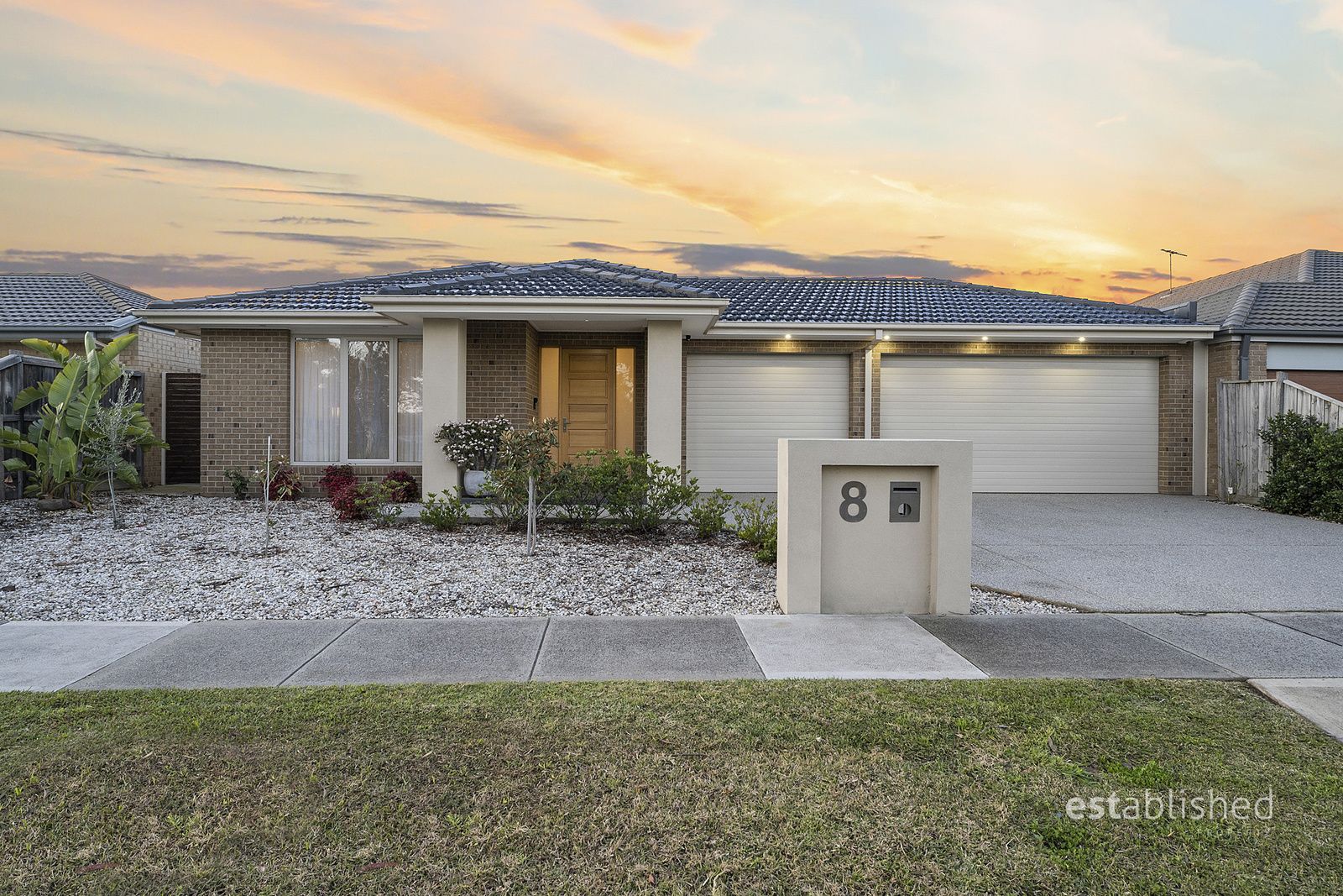 4 bedrooms House in 8 Yuruga Boulevard POINT COOK VIC, 3030
