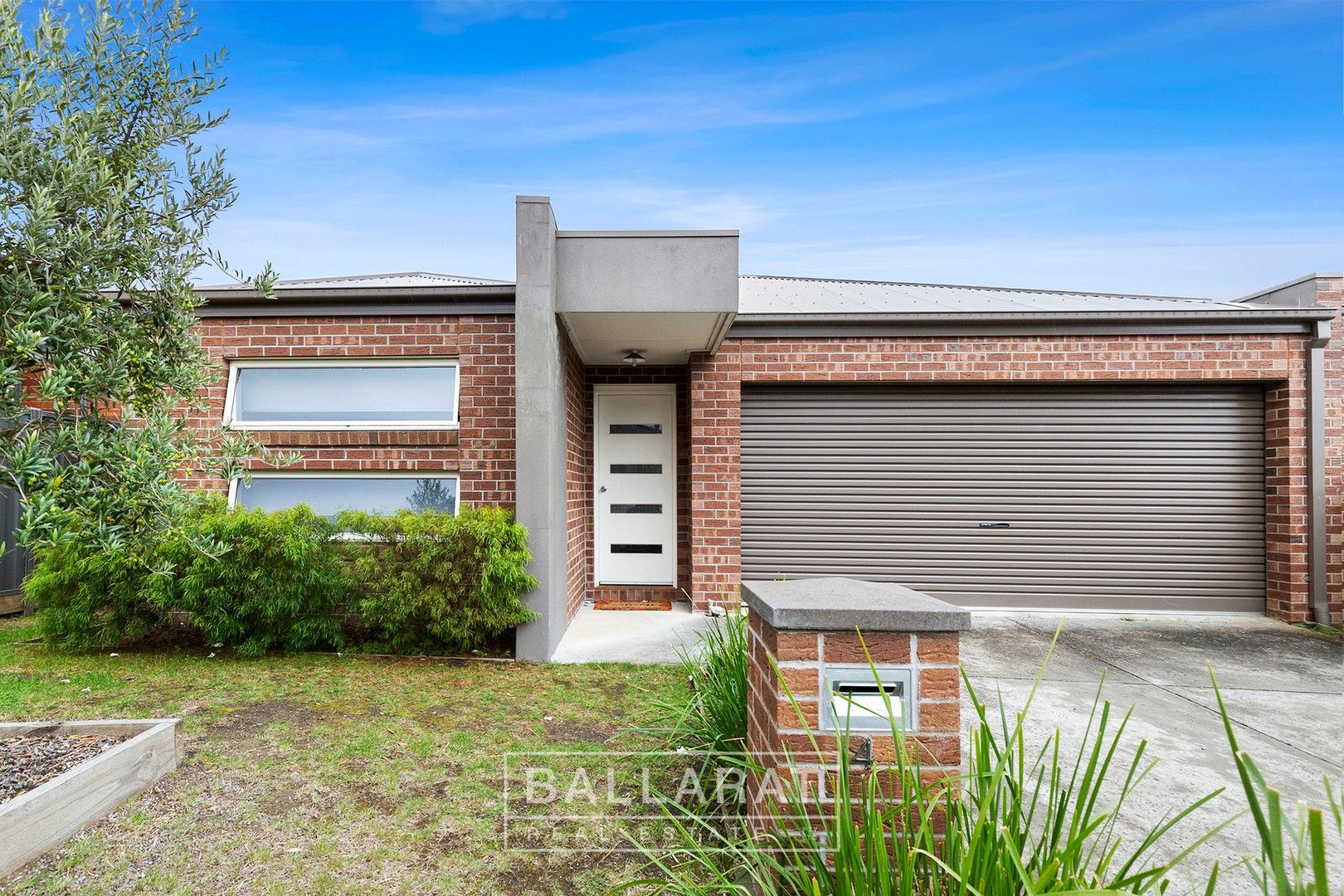 4 Creek View Close, Mount Clear VIC 3350, Image 0
