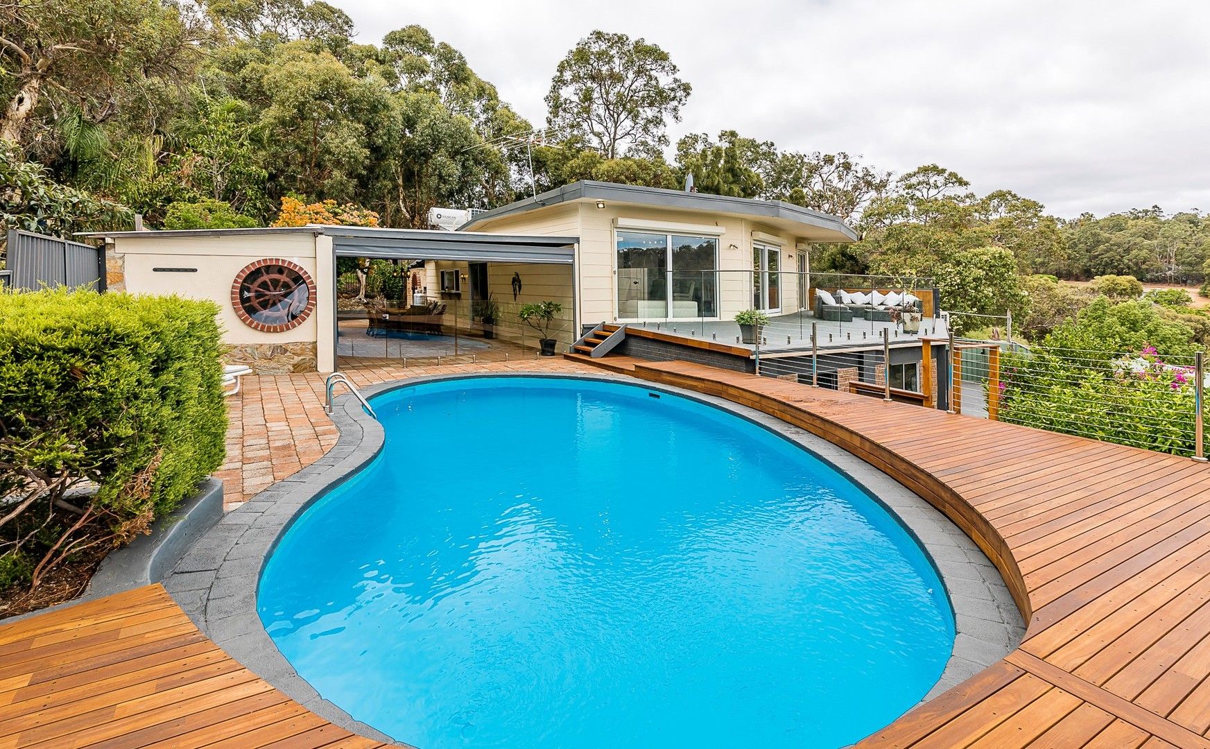 4 bedrooms House in 84 Kalamunda Road KALAMUNDA WA, 6076