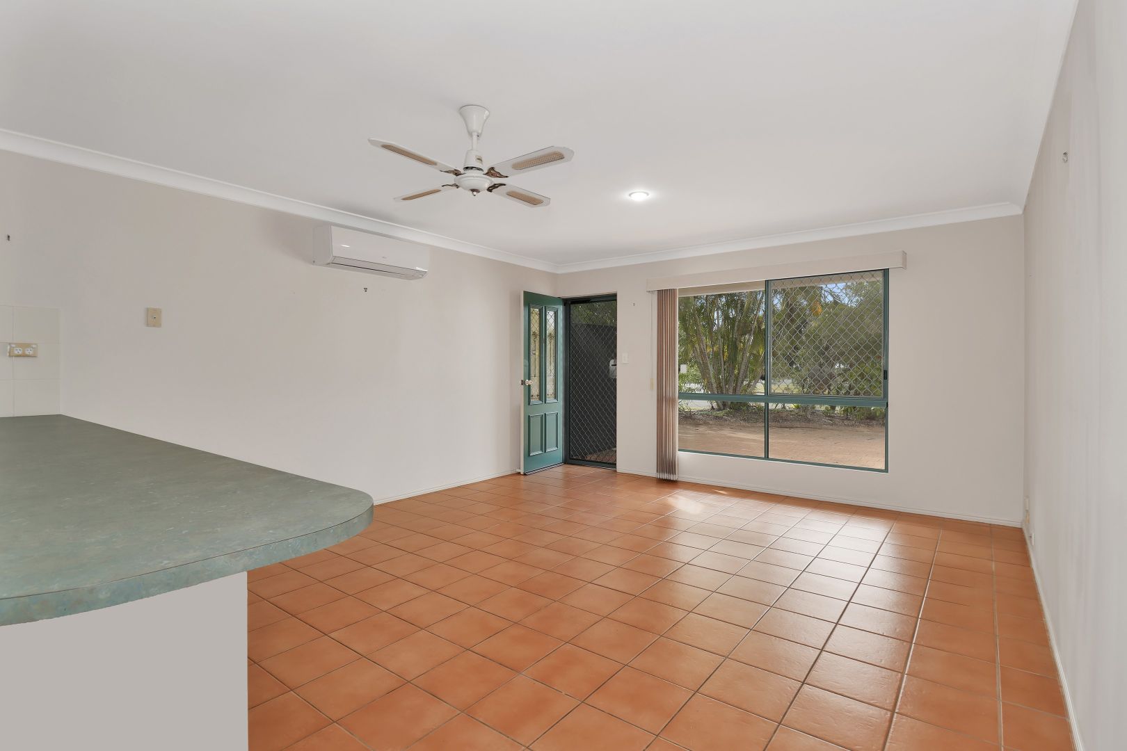 1/103 Cypress Street, Torquay QLD 4655, Image 2