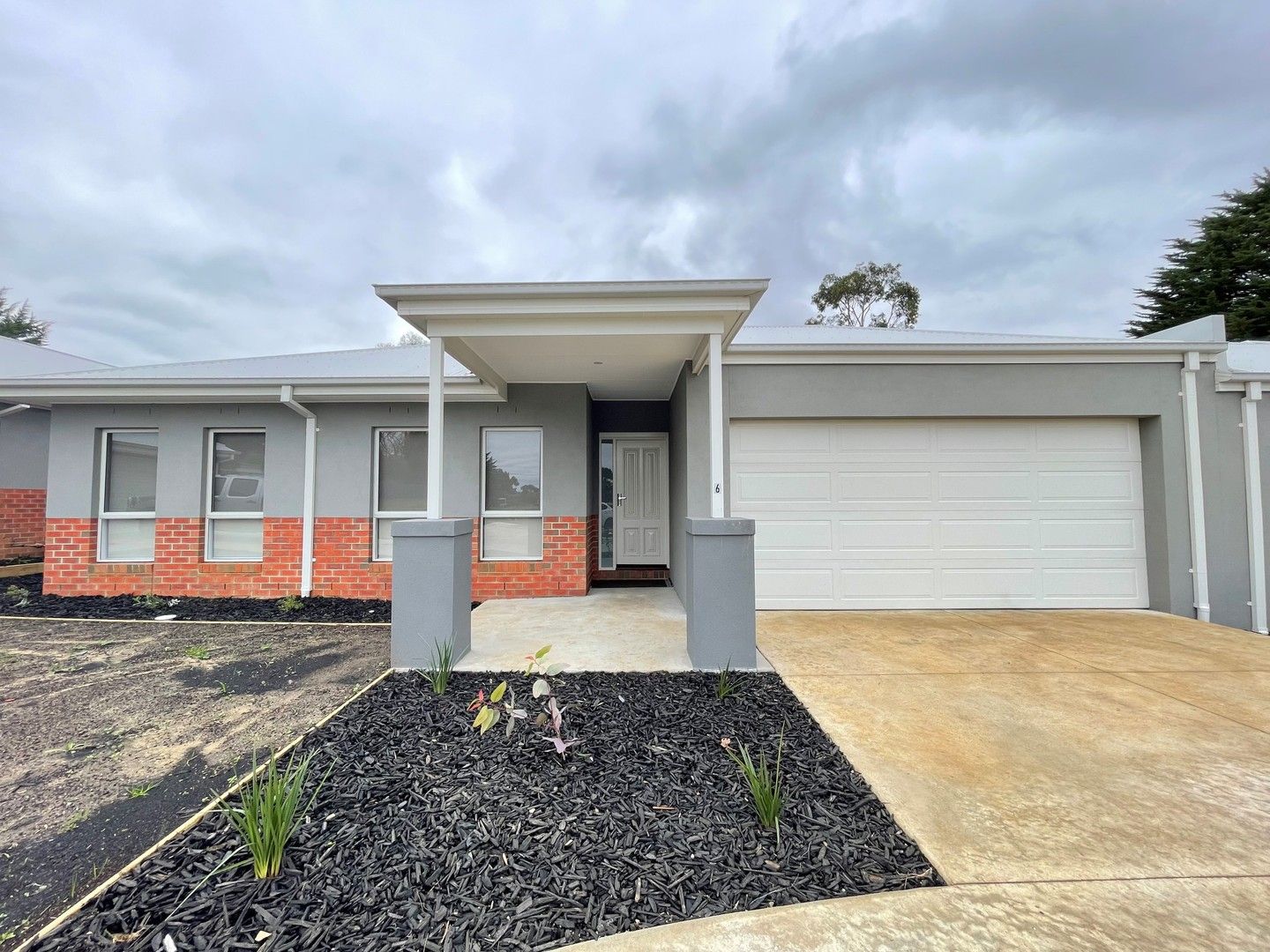 4 Gordon Crescent, Romsey VIC 3434, Image 0