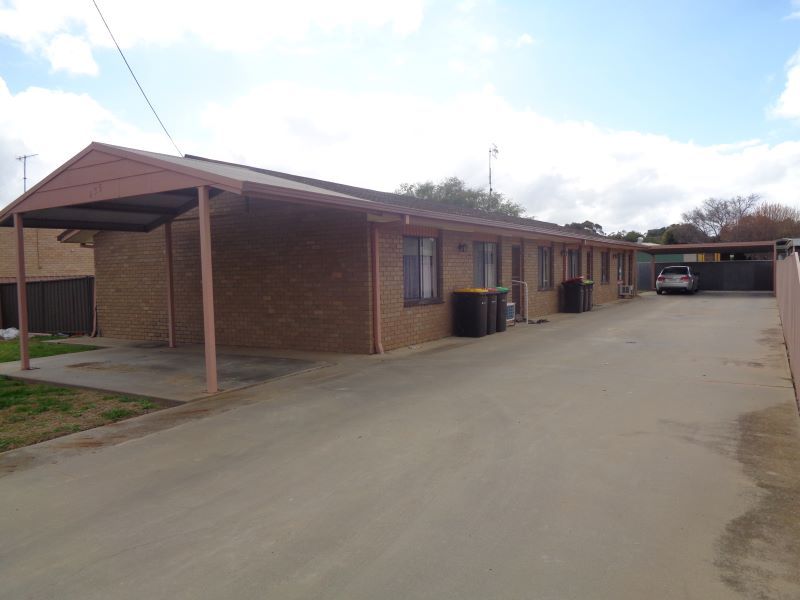 2 bedrooms Apartment / Unit / Flat in 2/435 Harfleur Street DENILIQUIN NSW, 2710