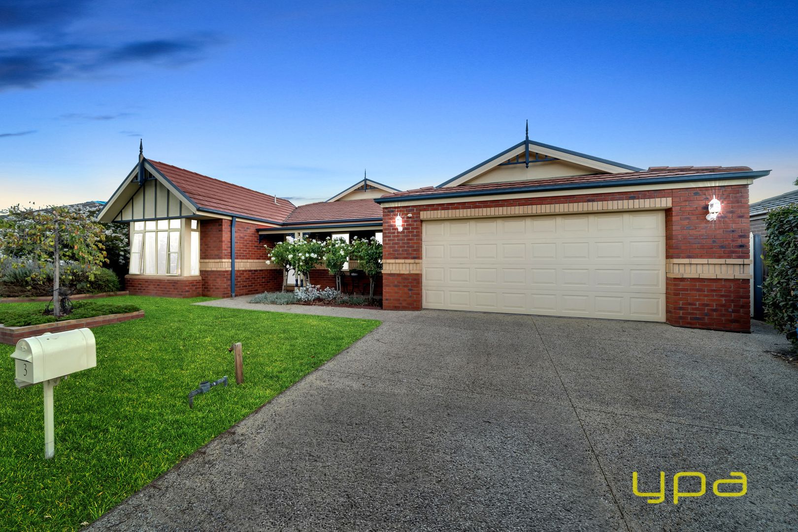 3 Dunferline Crescent, Cranbourne VIC 3977, Image 2