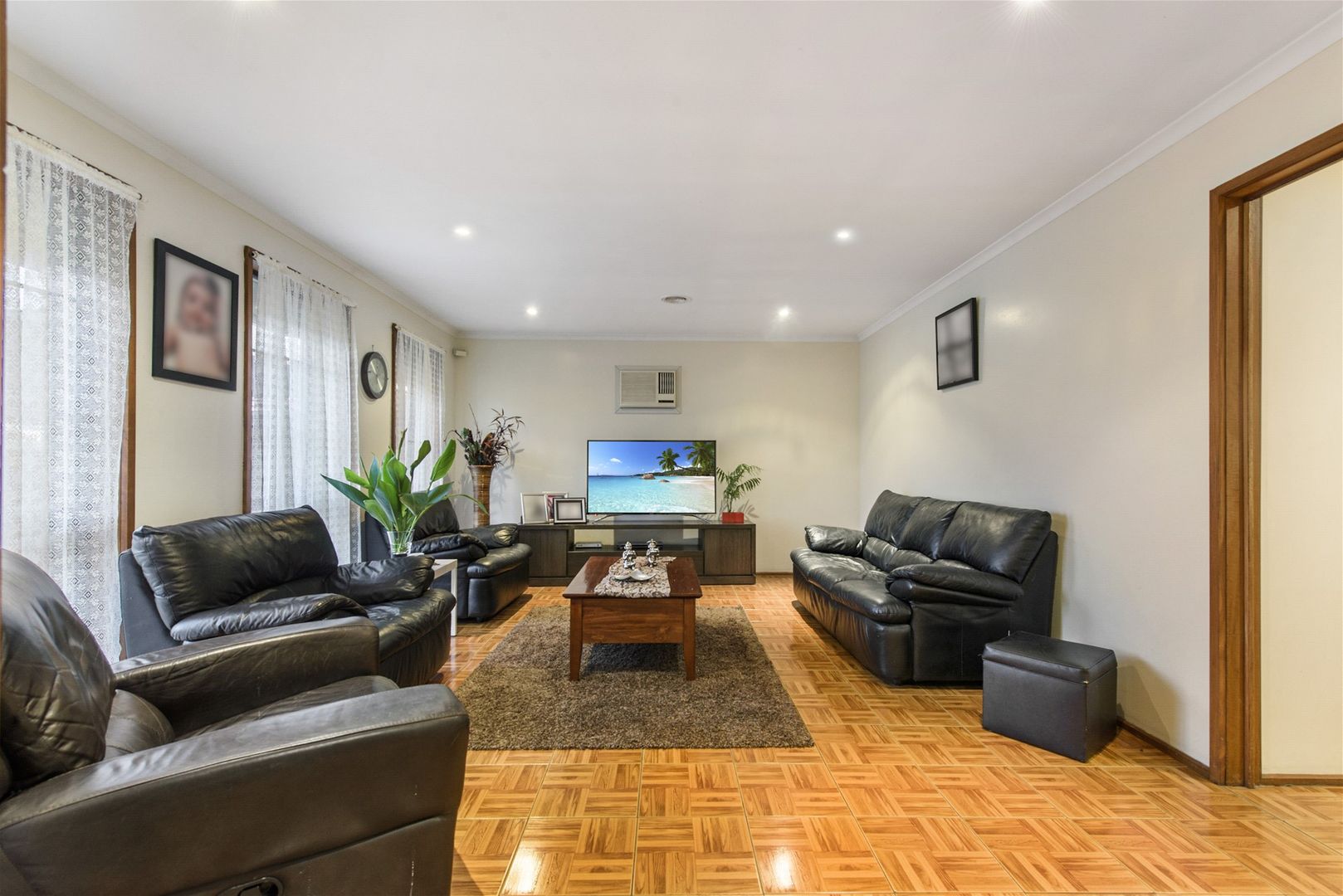 4 Falcon Walk, Kings Park VIC 3021, Image 2