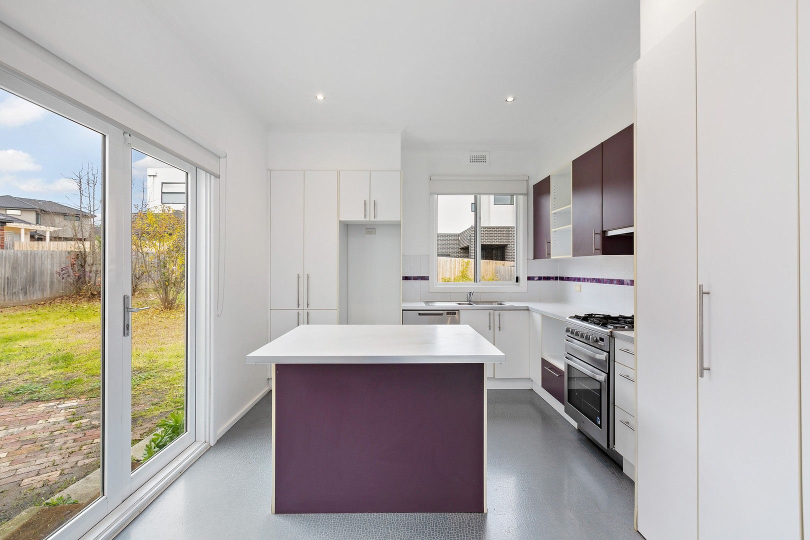 2 bedrooms House in 10 Salisbury Road ASHWOOD VIC, 3147