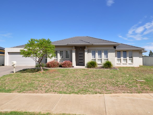 30 Loughan Road, Junee NSW 2663