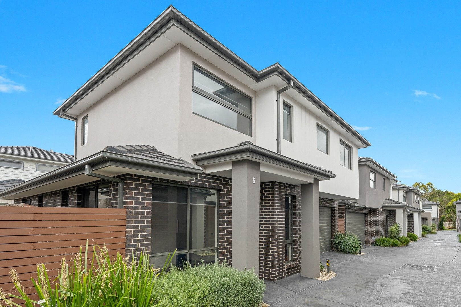 5/114 Kennington Park Drive, Endeavour Hills VIC 3802 Townhouse For