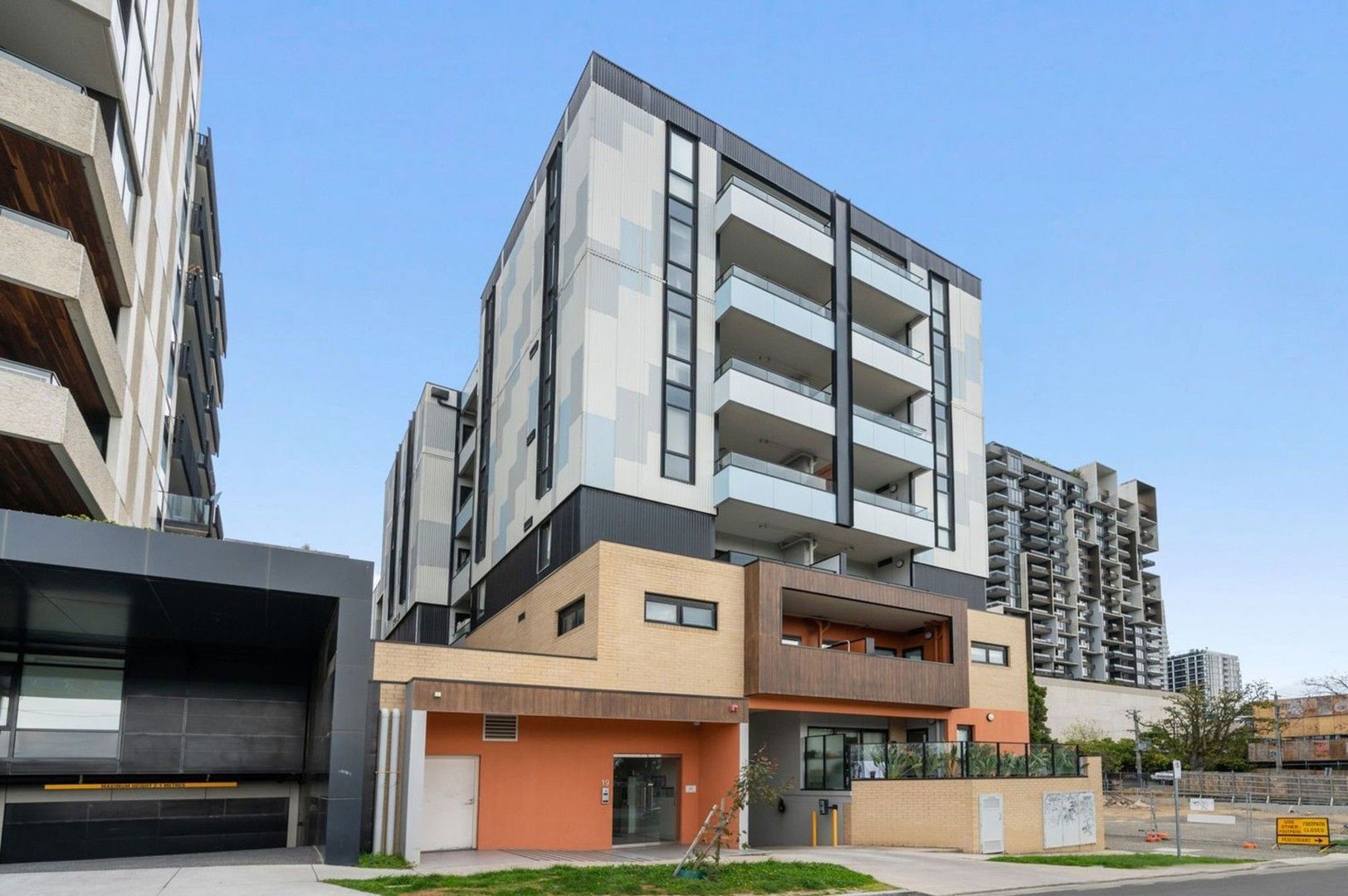 2 bedrooms House in 404/19 Irving Avenue BOX HILL VIC, 3128