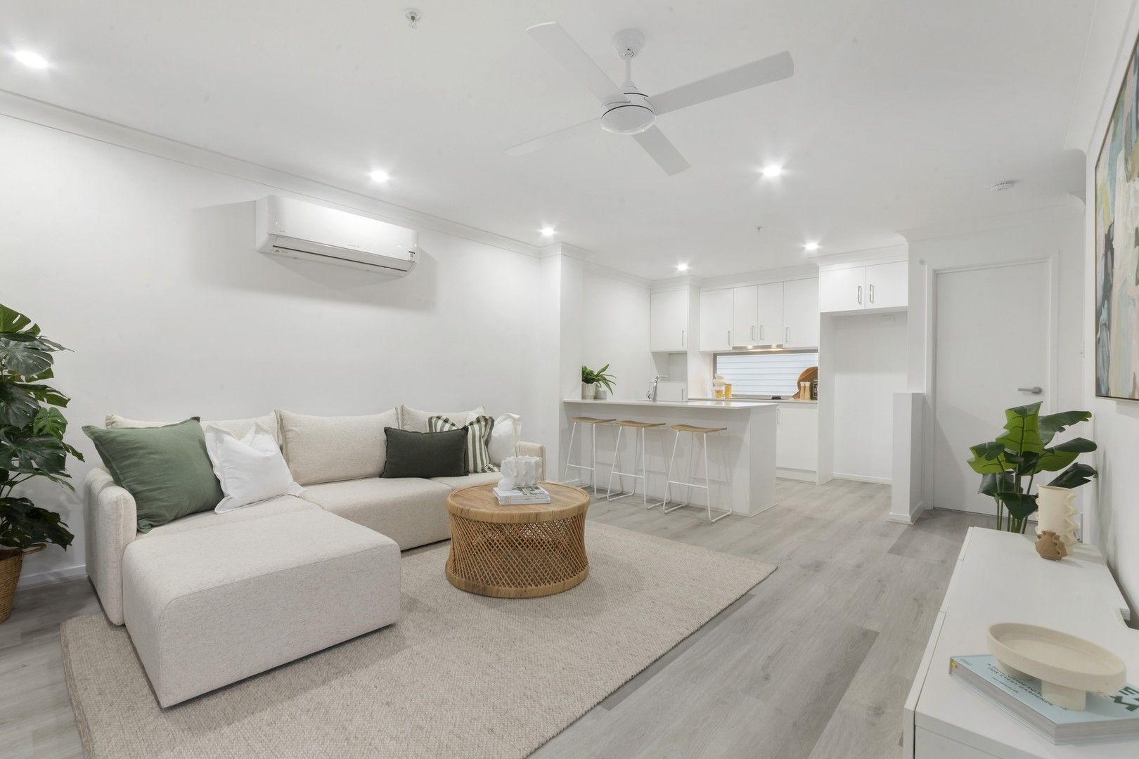 2 bedrooms Townhouse in 4/10 Railway Parade NERANG QLD, 4211