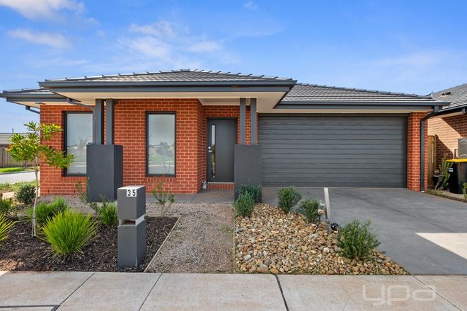 Picture of 35 Lynwood Drive, THORNHILL PARK VIC 3335