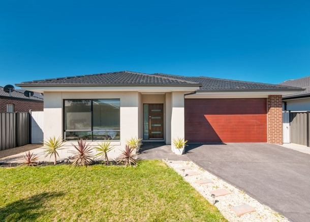 18 Beveridge Drive, Roxburgh Park VIC 3064