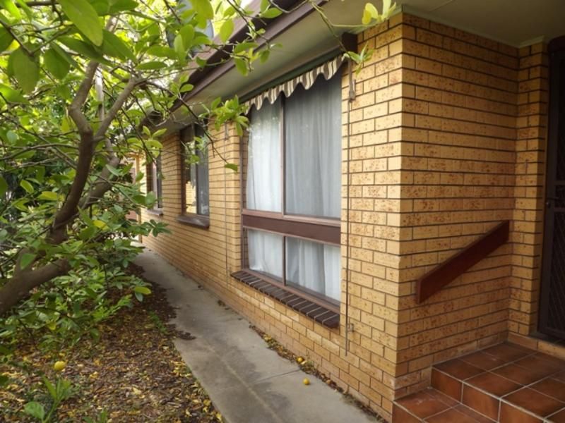 2 bedrooms Apartment / Unit / Flat in 2/409 Griffith Road LAVINGTON NSW, 2641