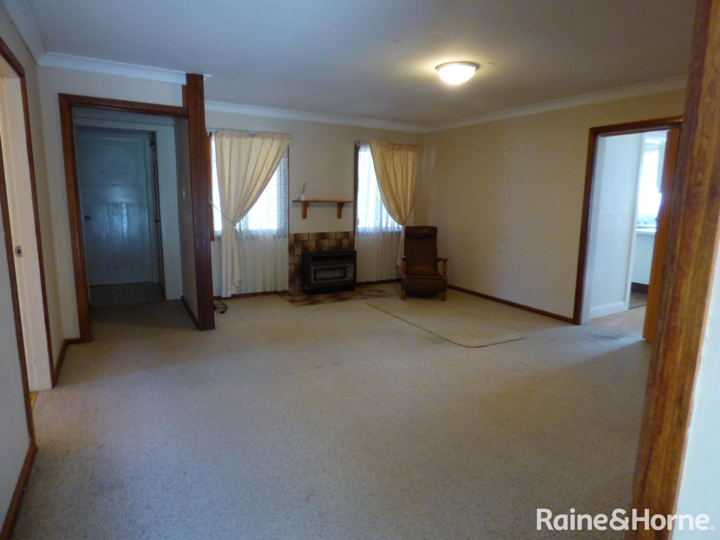 27 Bradley Street, Grenfell NSW 2810, Image 2