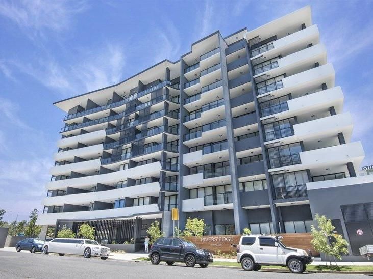 3 bedrooms Apartment / Unit / Flat in 8 Hunt Street HAMILTON QLD, 4007