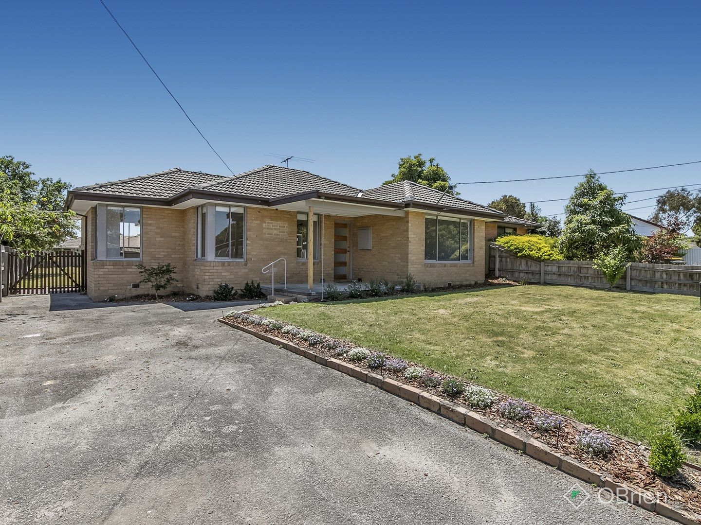 3 bedrooms House in 4 Mirang Court FRANKSTON VIC, 3199