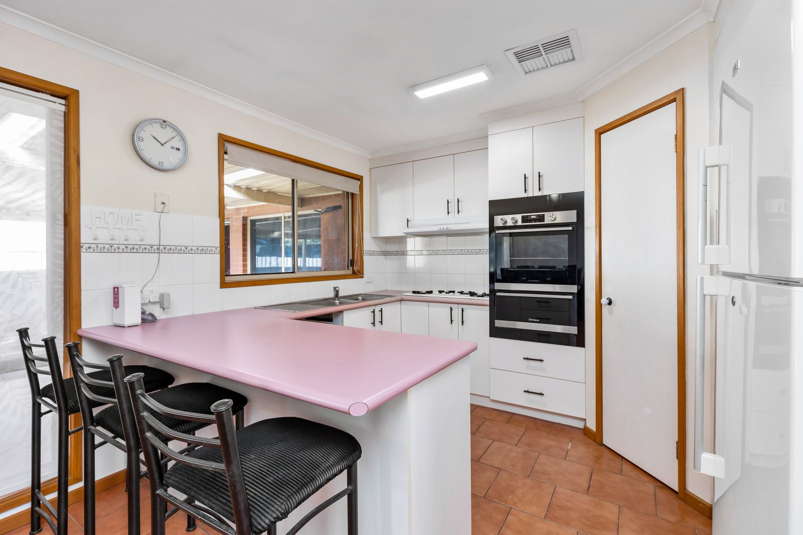 9 Juniper Place, Forest Hill NSW 2651, Image 2