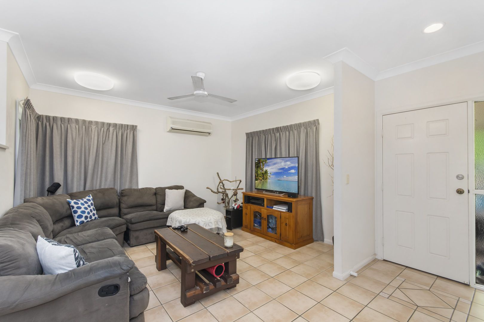 24 Parry Street, Belgian Gardens QLD 4810, Image 2