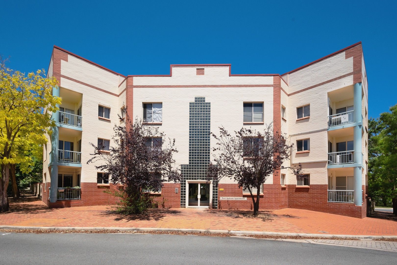 2 bedrooms Apartment / Unit / Flat in 11/1 Port Jackson Circuit PHILLIP ACT, 2606